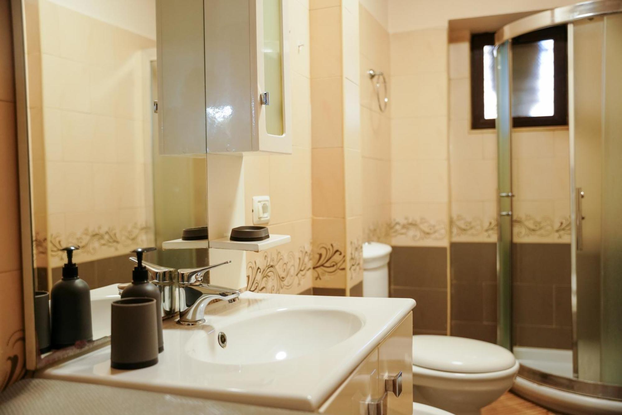 Tirana Centre Lions Gate 1 Apartment Ngoại thất bức ảnh