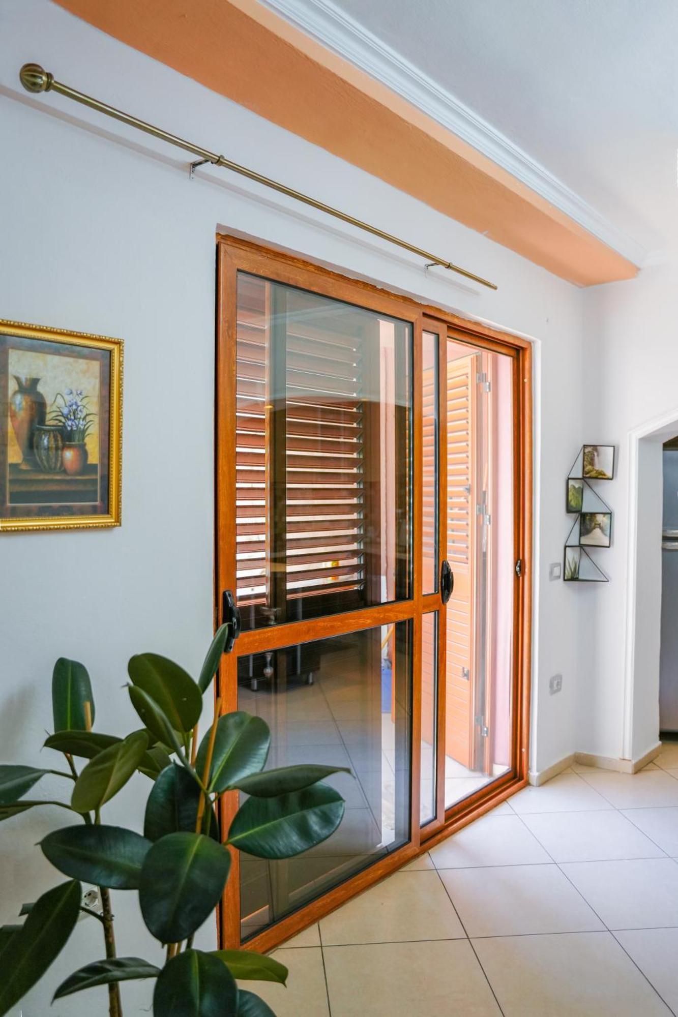 Tirana Centre Lions Gate 1 Apartment Ngoại thất bức ảnh