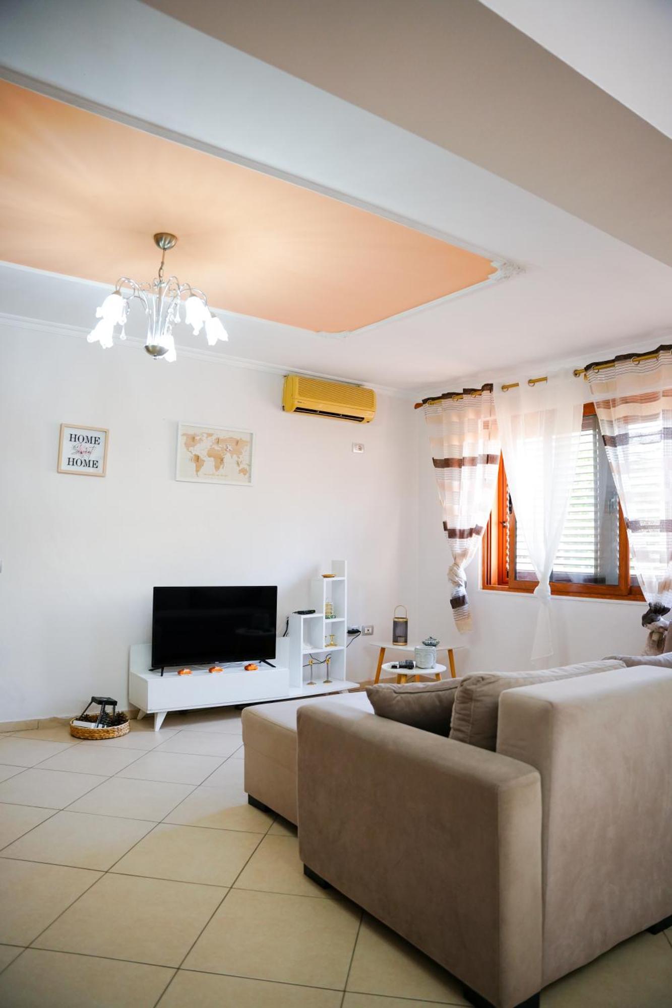 Tirana Centre Lions Gate 1 Apartment Ngoại thất bức ảnh